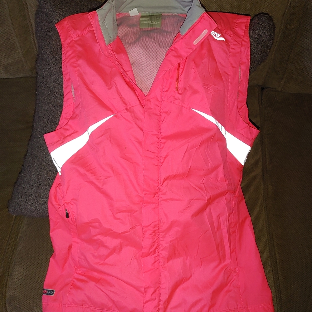 XS Saucony running vest